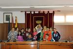 L'alcaldessa de Badia i els alumnes de 5è de La Muñeira, a la sala de plens de l'Ajuntament