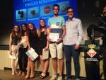 L'alumnat badienc premiat en aquesta 13a edició del Certamen Minerva posa amb el regidor d'Educació, Iván Sanz