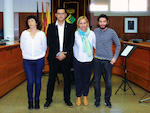 D'esq. a dreta: Pilar Paz (regidora de BeC), Rafael Moya (portaveu del PSC), Eva Menor (alcaldessa de Badia del Vallès) i Miguel Rodríguez (portaveu d'AEB)