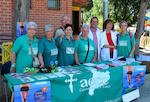 Paradeta informativa de l'AECC de Badia del Vallès, amb el suport de personal mèdic i d'infermeria del CAP de la ciutat
