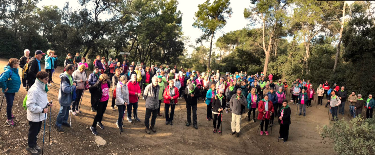 Ms de 130 participants a la passejada per a la gent gran organitzada per Badia del Valls