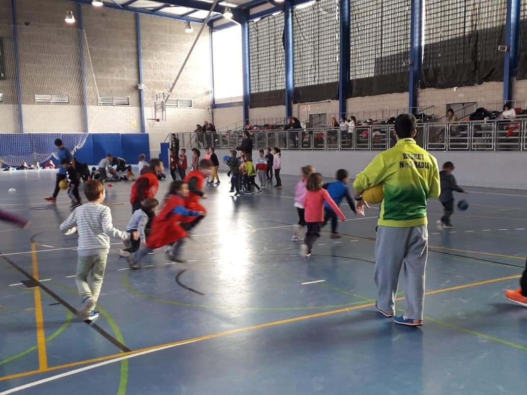 L'Escobasquet ha apropat l'esport als infants de Badia