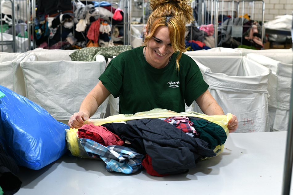 Fundaci Humana recupera a Badia ms de 23 tones de txtil per a fins socials