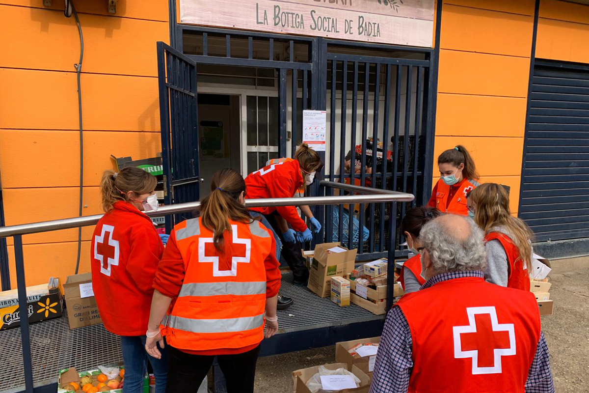 La Creu Roja i l'Ajuntament organitzen un dispositiu de distribuci d'aliments a famlies d'extrema vulnerabilitat
