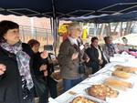 Paradeta del mercat solidari de l'Assoc. de Vidus i V&iacute;dues de Badia del Vall&egrave;s