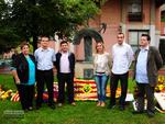 portaveus en el lliurament del coix&iacute; floral