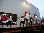 Exhibici&oacute; de danses al Badia Street
