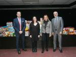 Campanya Joguines Solid&agrave;ries la Caixa-Badia. D'esq. a dreta: I. de L&oacute;pez, R. Gracia, E. Menor i M. Trias