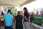 Els representants de la Marxa expliquen les seves reivindicacions als membres de l'equip de govern en pres&egrave;ncia de la resta de participants. Amb samarreta groga, la portaveu de Badia en Com&uacute; al consistori