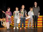 Els alumnes de 2n de prim&agrave;ria posen amb la regidora d'Inf&agrave;ncia Raquel Gr&agrave;cia