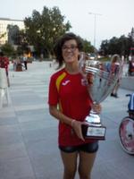 Marian Polo amb el trofeu al millor equip aconseguit per la Selecci&oacute; Espanyola