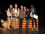 Les estudiants premiades de l'IES Badia del Vall&egrave;s i la regidora Raquel Gr&agrave;cia