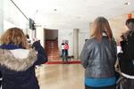 Alumnes dels cursos de catal&agrave; del SLC tamb&eacute; van llegir poemes