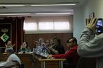 La regidora A. Escriv&aacute; (PP) trenca el carnet del partit