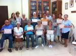Un dels grups participants en el taller de mindfulness, amb les monitores i els seus diplomes