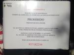 Cartell informatiu a la porta de l'immoble