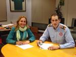 Eva Menor i David Blanco en el moment de la signatura del conveni