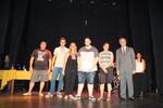 Les autoritats posen amb un dels alumnes premiats per la Millor Traject&ograve;ria en Cicles Formatius