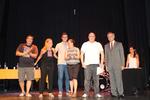 Les autoritats posen amb un dels alumnes premiats per la Millor Traject&ograve;ria en Cicles Formatius