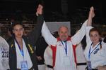 L'entrenador Jos&eacute; Jarauta amb els campions del club Karate Badia
