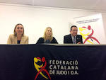 L'alcaldessa Eva Menor; la consellera Neus Munt&eacute; i el president de la Federaci&oacute; Catalana de Judo, Ferm&iacute;n Parra