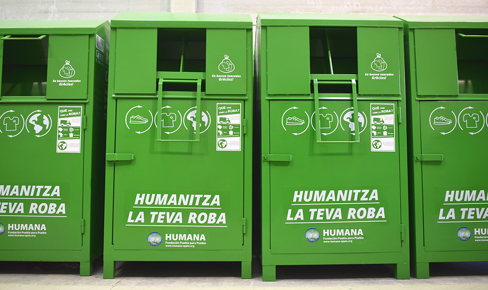 Contenidors de recollida de roba usada d'Humana