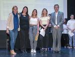 Alumnat premiat en el 15&egrave; Certamen Minerva, amb les autoritats
