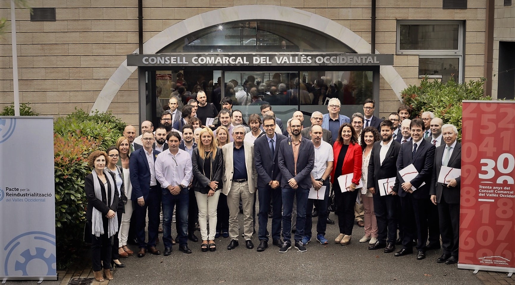 Fotografia dels participants en la sessi� del Pacte. Foto: Juanma Pel�ez