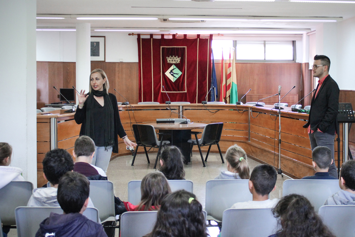 Moment de la visita, a la Sala de Plens