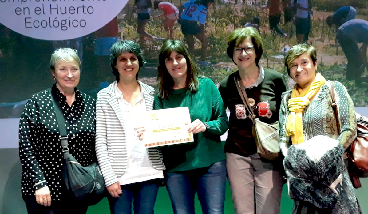 Un grup de mestres va recollir a Madrid el diploma acreditatiu (foto cedida)