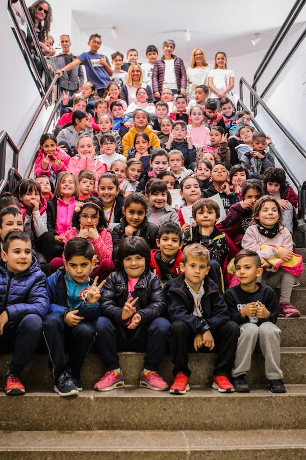 Foto dels assistents al lliurament dels diplomes del concurs de punt de llibre.