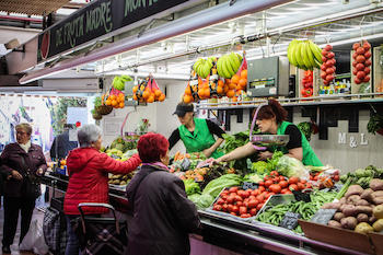 Fruteria De Fruta Madre, al mercat de Badia.