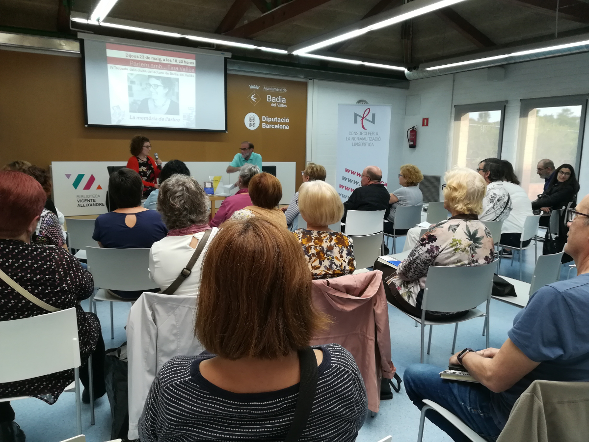 Un moment de l'acte amb la Tina Valls.