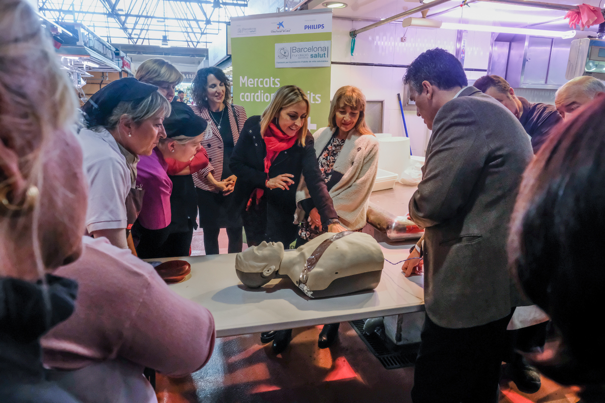 Presentaci del desfibrillador al mercat de Badia