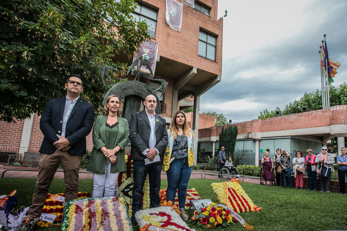 Representants de l'Ajuntament, en l'ofrena floral de la Diada