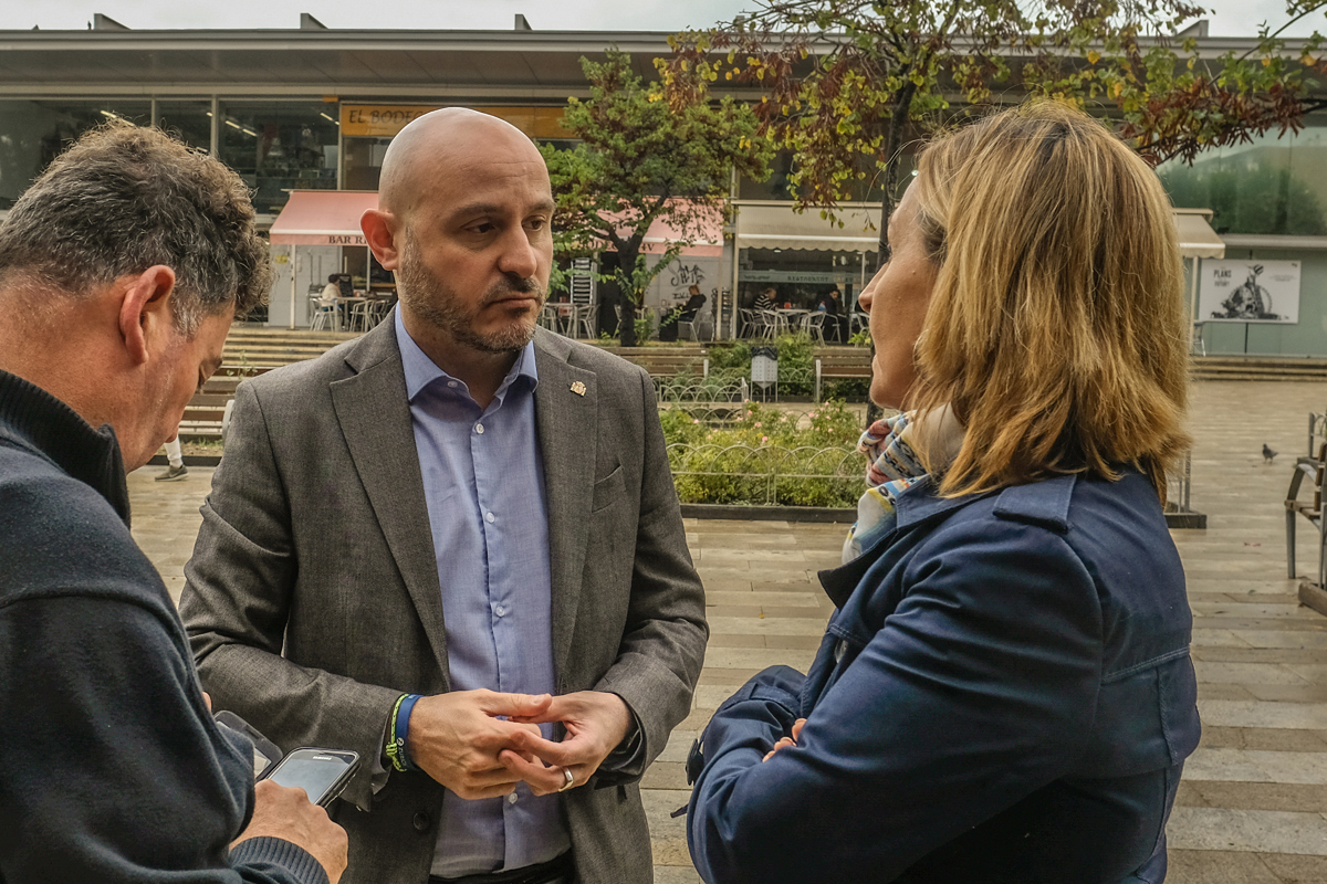 El sotsdelegat del Govern, Carlos Prieto, ha visitat aquest mat Badia per conixer les afectacions per l'aiguat d'ahir.