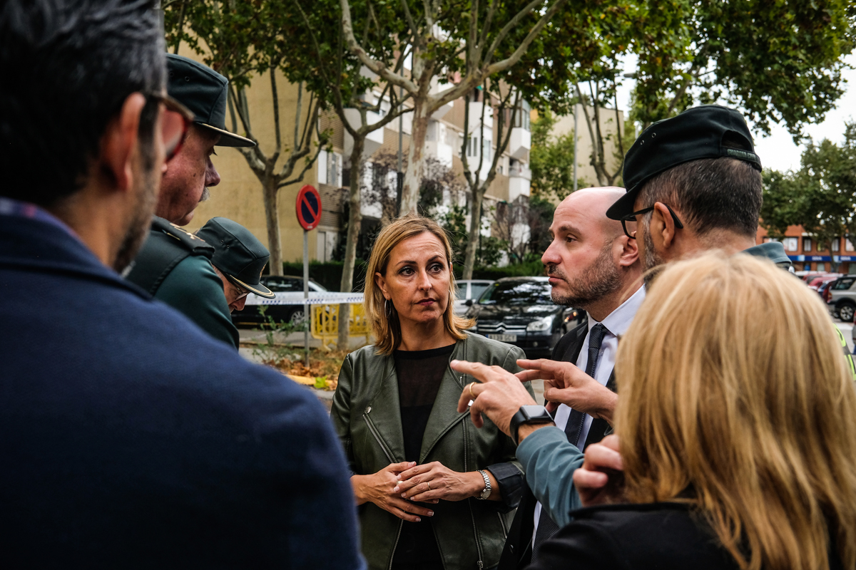 Un moment de la reuni d'Eva Menor amb el sotsdelegat del Govern, i alts crrecs de la Gurdia Civil