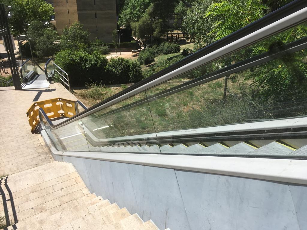 Les escales, amb els nous vidres.