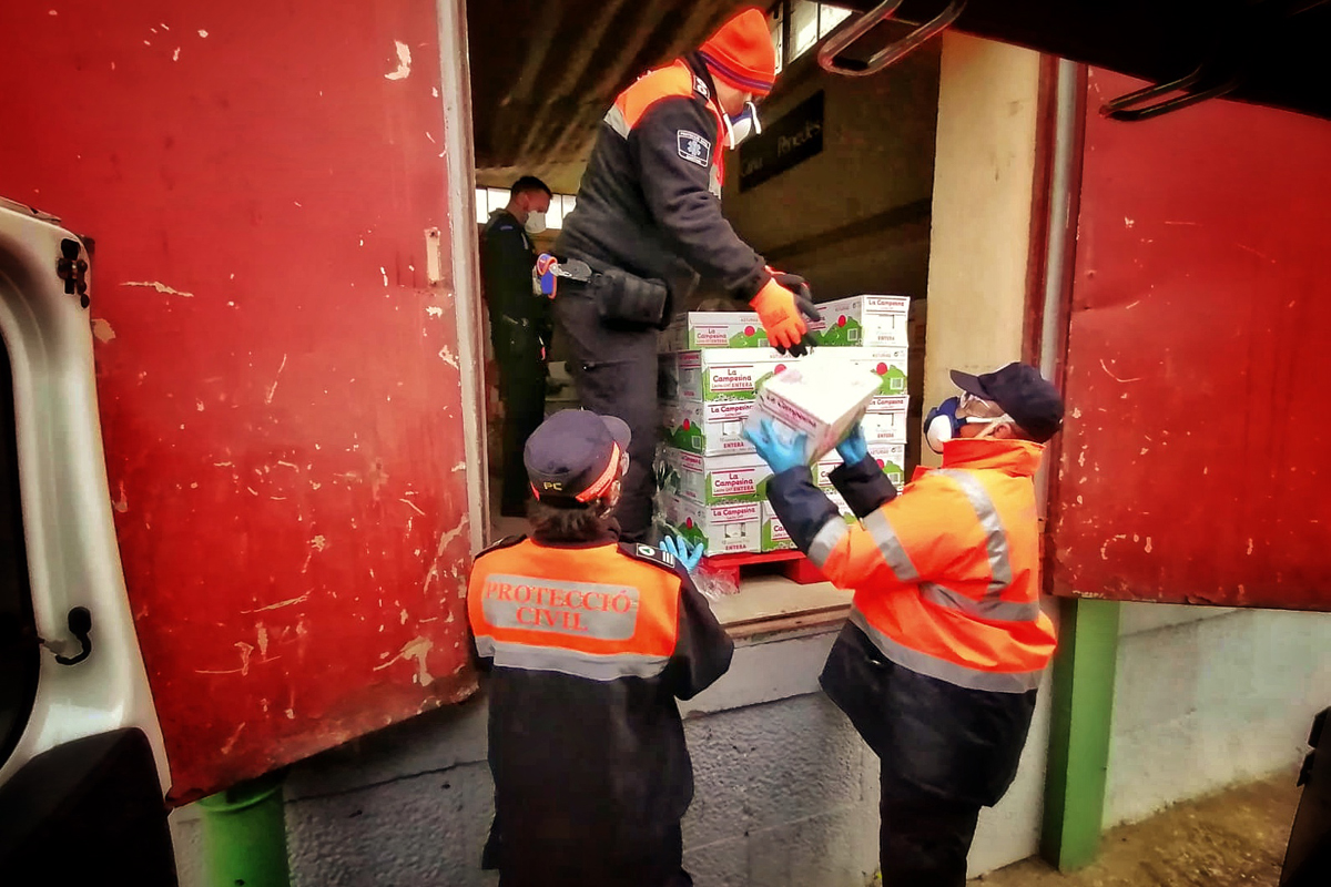 Repartiment a domicili dels lots d'ajuda d'aliments de L'Olivera