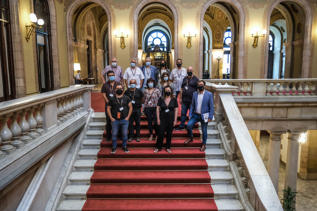 Reuni de la Comissi de l'Amiant de Badia, representants de lAjuntament i de lAssociaci de Vens amb Juli Fernndez, de la Comissi de Salut del Parlament de Catalunya