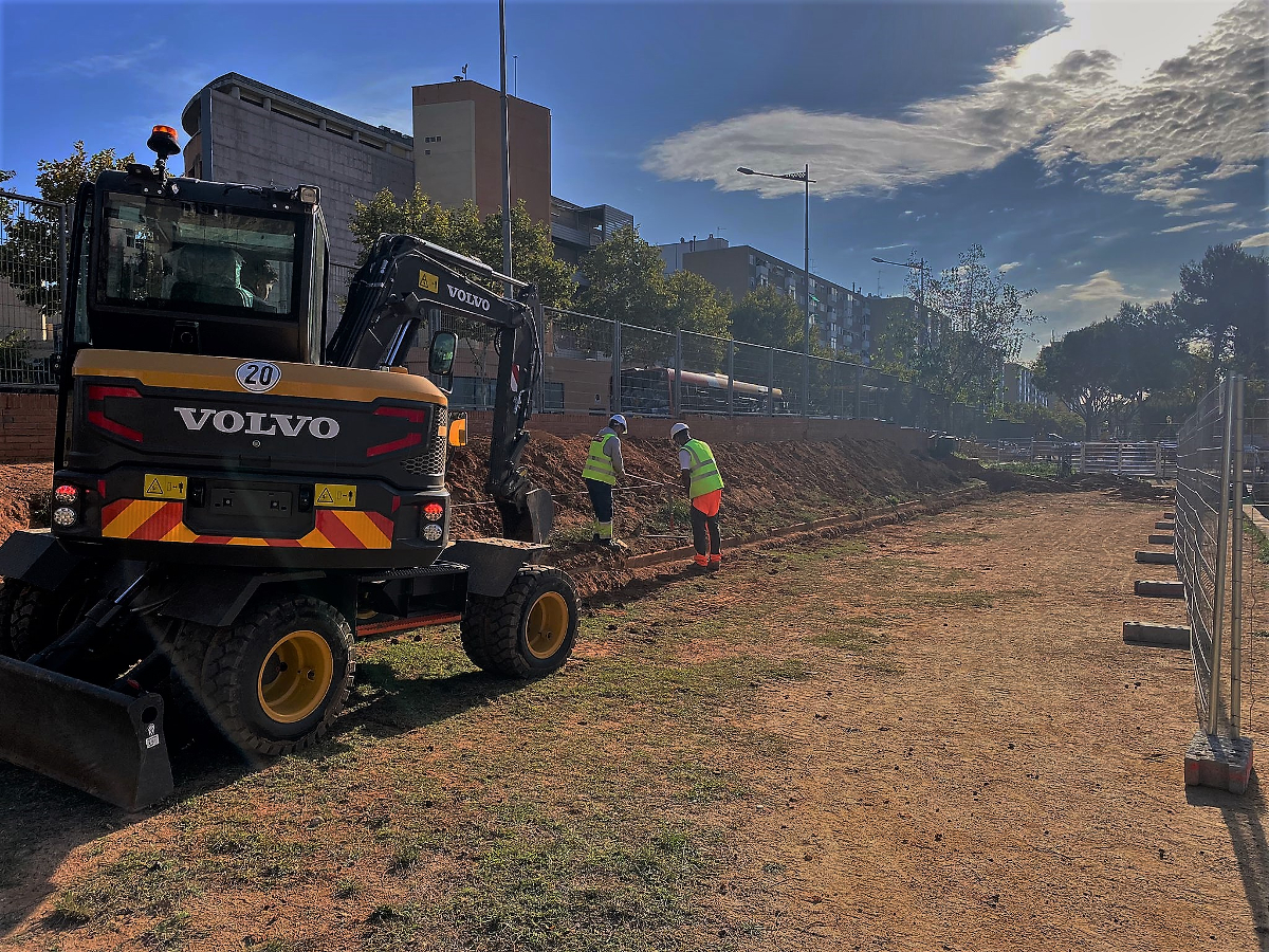 Comencen les obres del mur i per ampliar lhort de lEscola Las Seguidillas