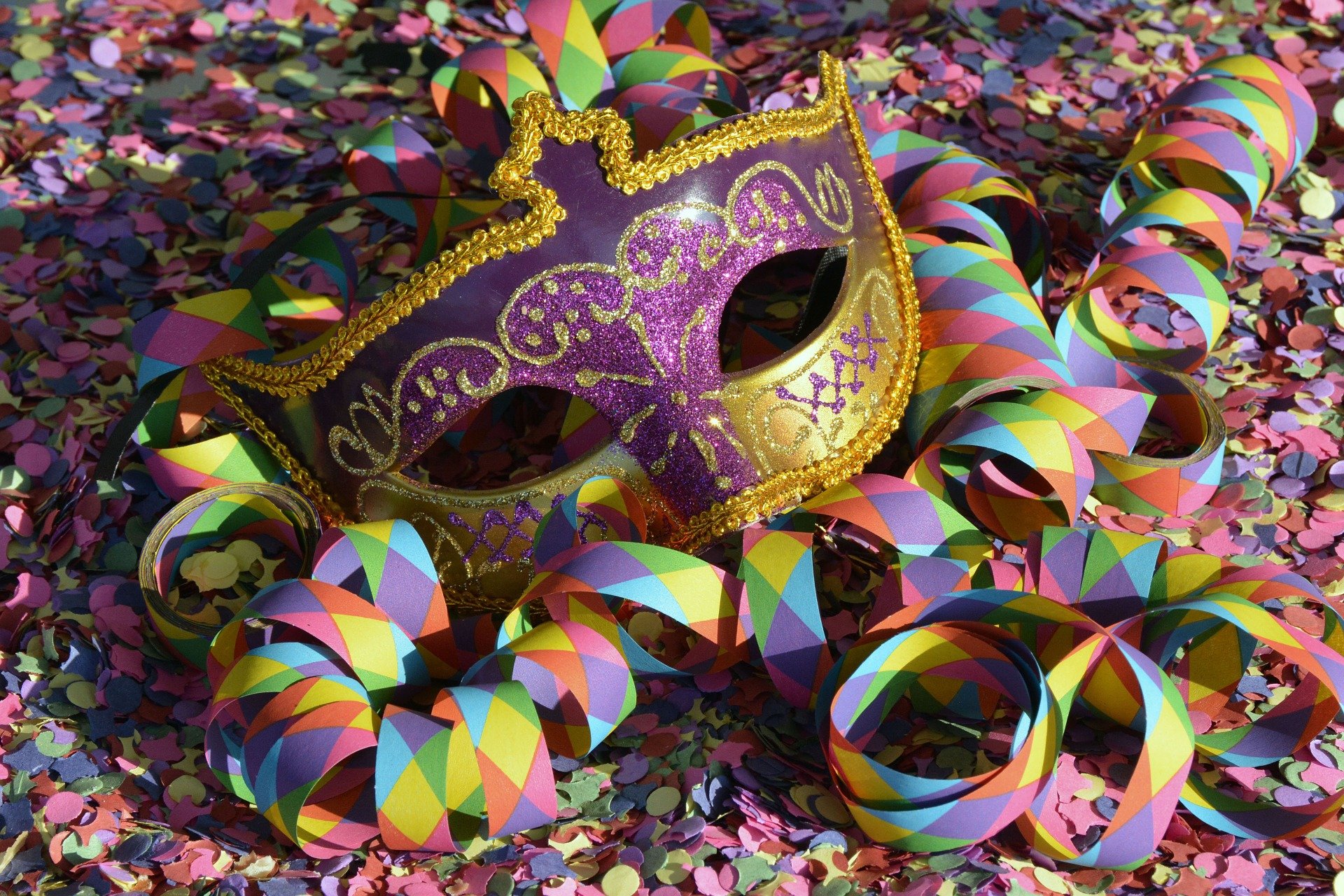 Carnestoltes confinat