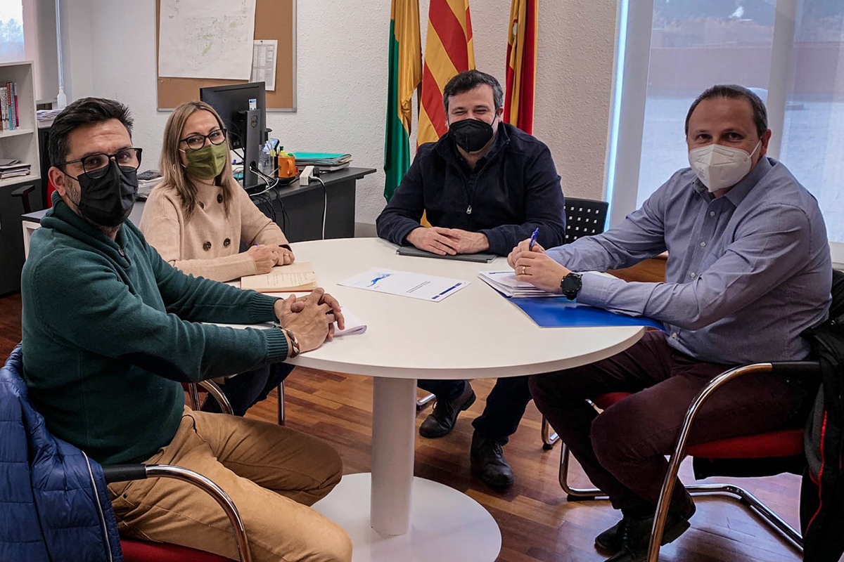 Reunió de l'Ajuntament de Badia i Agbar per acordar la redacció d'un pla director de la xarxa de distribució d'aigua a Badia i l'obertura imminent de la nova oficina d'atenció al públic.