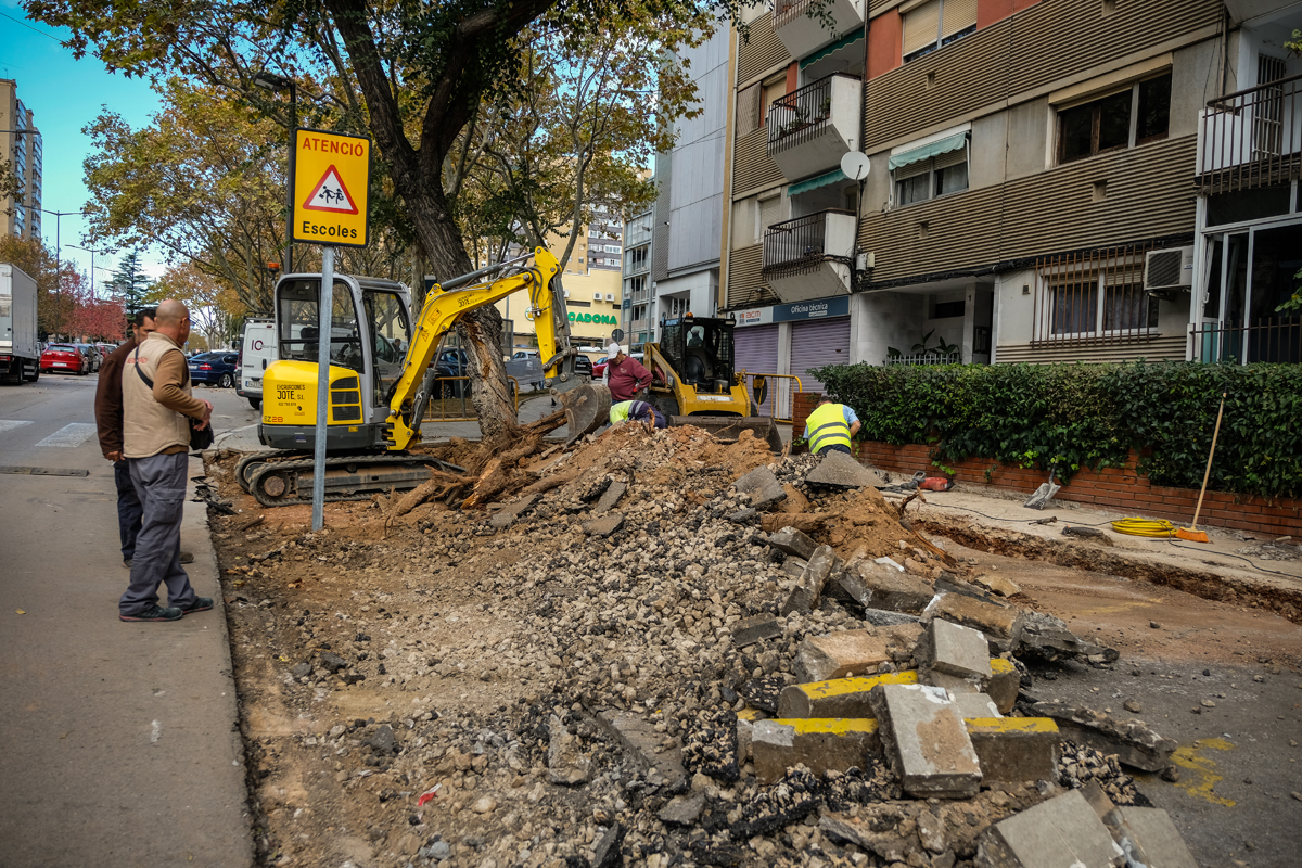 Arranjament de la vorera nord del xamfr entre els carrers Eivissa i Mallorca