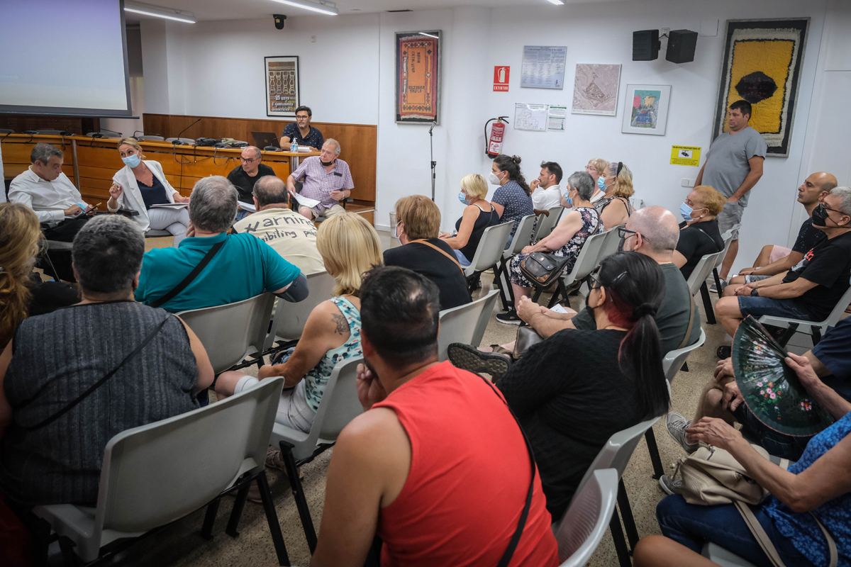 Reuni informativa amb representants de les Comunitats de Vens sobre la rehabilitaci dels edificis destrella i lineals i la construcci de balcons