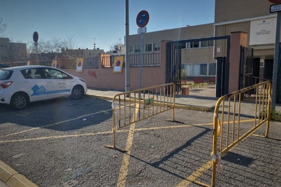 Inici de les obres d'ampliaci i millora de la vorera del carrer Btica, davant del CAP