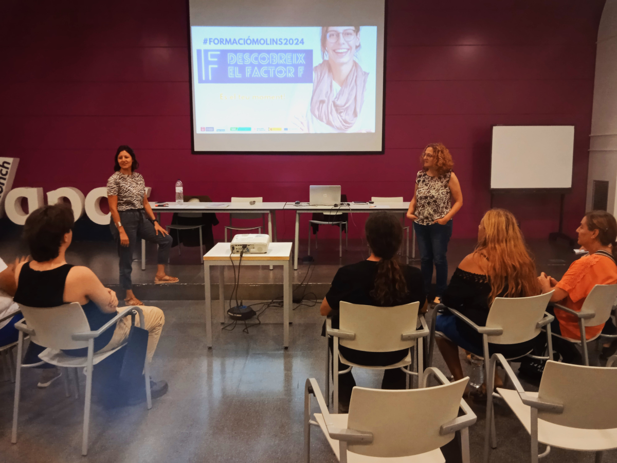 20 persones en recerca de feina fan sortides amb el Servei Municipal dOcupaci per conixer serveis al seu abast