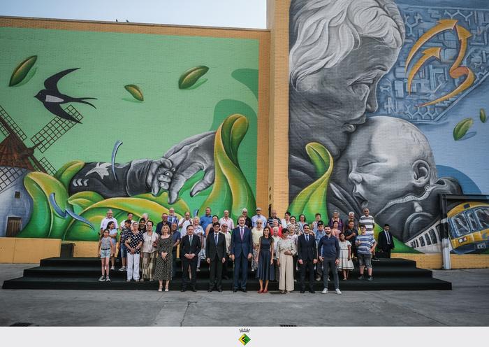 Inauguració del mural participatiu de Badia pels reis d'Espanya