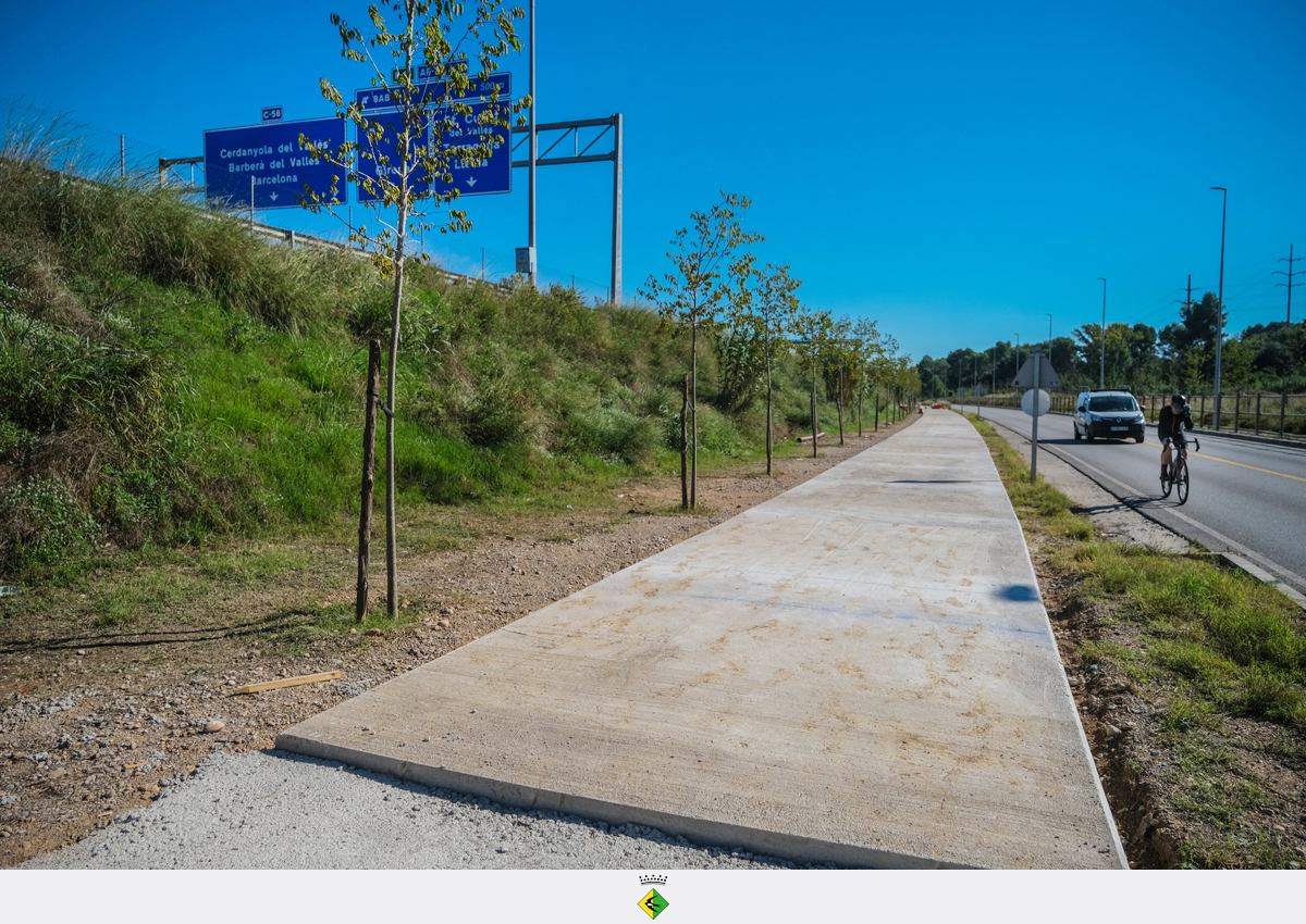 Avana el carril bici de la carretera del Riu