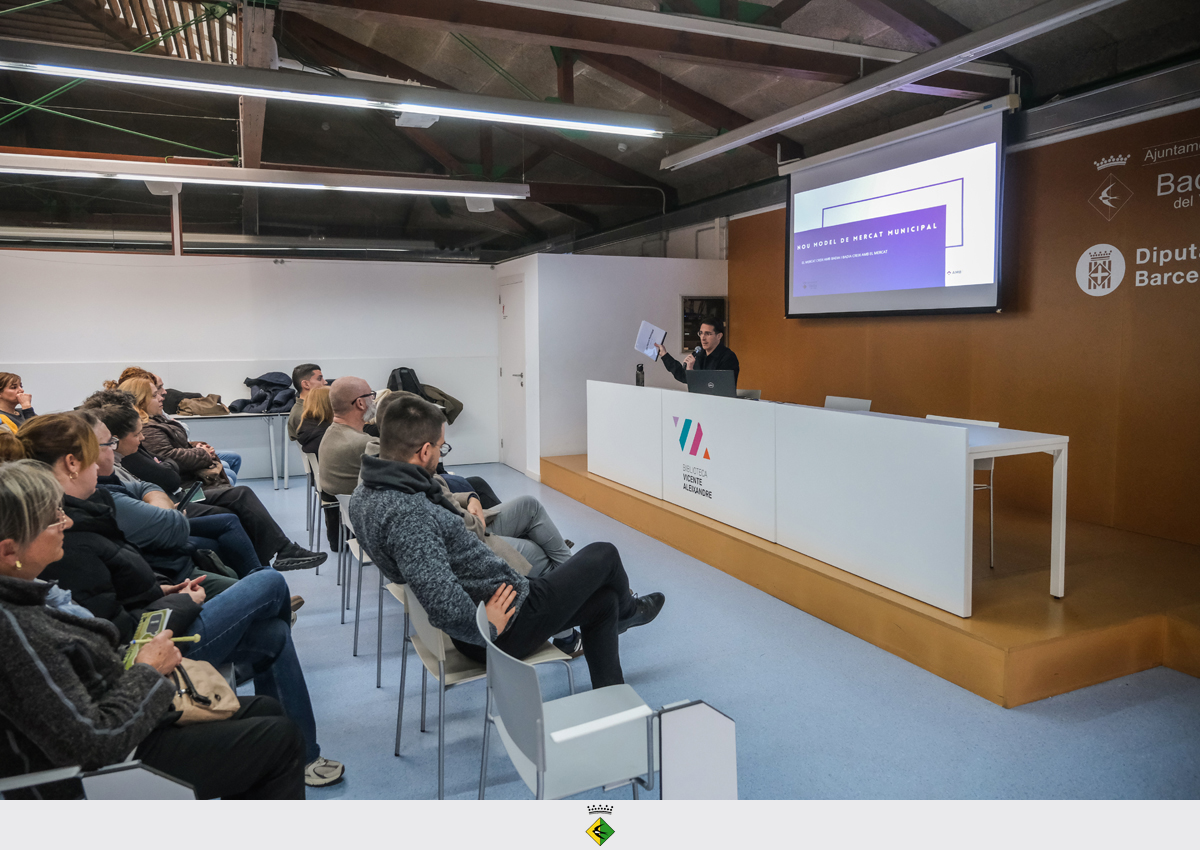 L�alcalde de Badia del Vall�s, Josep Mart�nez Valencia, ha presentat aquest migdia als paradistes l�avantprojecte del nou model de mercat municipal.